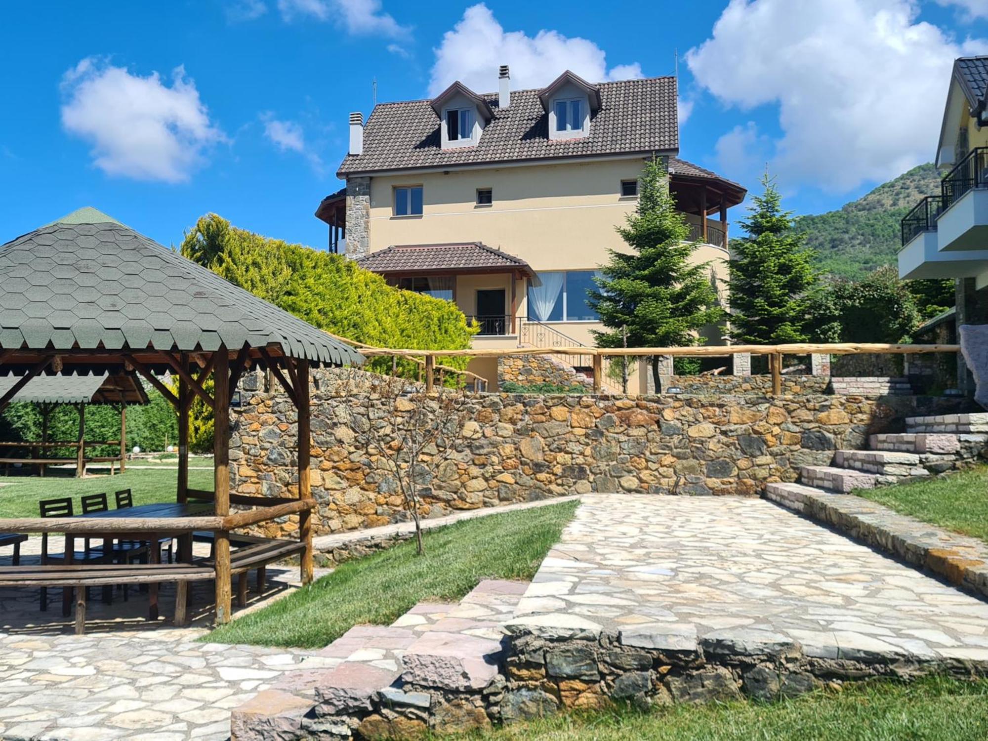 Sofra E Shpatit Hotel Elbasan Exterior photo